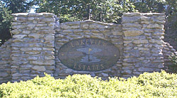 South entrance to Lakeview Estates (23298 bytes)